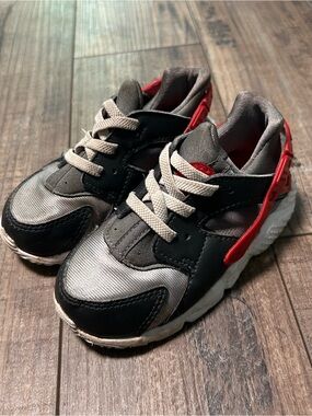 Nike Huarache Run Kids Size 8C Grey Red Shoes